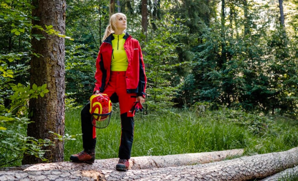 Diese Frauen verdienen unsere Aufmerksamkeit! Darum haben wir sie zum Interview eingeladen und wollten mehr ber ihre groe Leidenschaft fr die Forstarbeit, ihren Weg dahin und ihre weiteren Ziele erfahren.